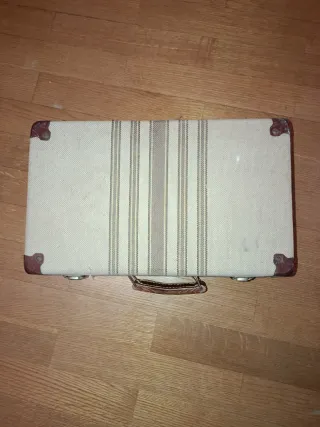 Maleta antigua pequeña