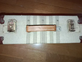 Maleta antigua pequeña