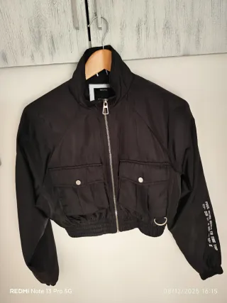Chaqueta Bomber Negra Bershka Talla XS