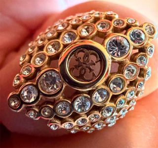 Anillo Guess Dorado con Cristales