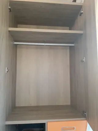 Muebles habitación juvenil con armario y cajones