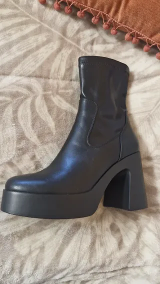 Botín tacón plataforma negro