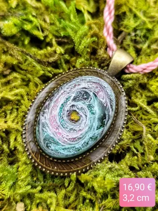 Colgante Resina Universo Artesanal