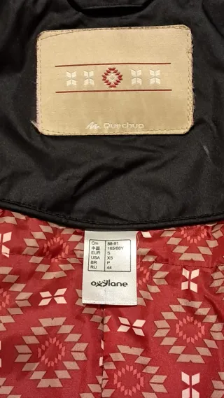 Cazadora Quechua Mujer Negra y Roja