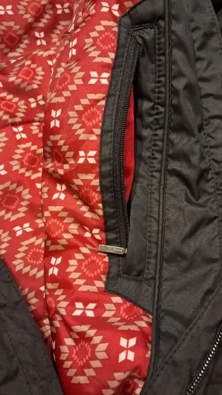 Cazadora Quechua Mujer Negra y Roja