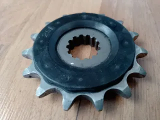 Piñón Suzuki 15 dientes moto/quad