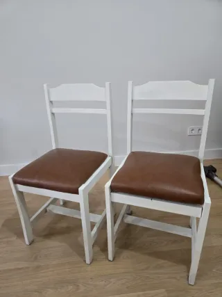 Sillas de comedor blancas y marrones