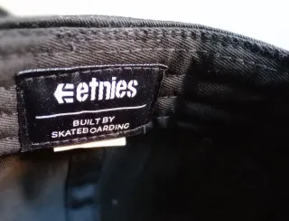 Gorra Etnies Negra y Verde Militar