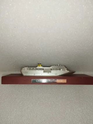 Modellino Costa neoRomantica metallo e legno