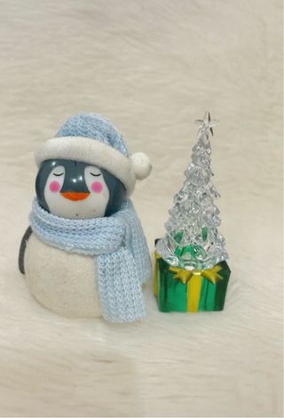 Pack Figuras Navideñas Pingüino y Árbol con Luz