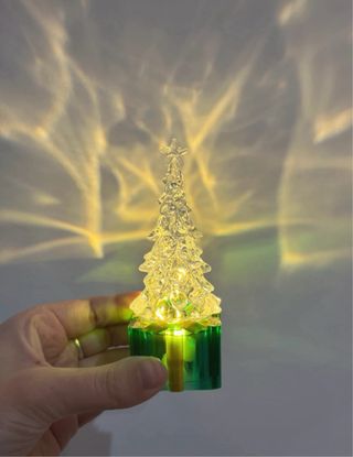 Pack Figuras Navideñas Pingüino y Árbol con Luz