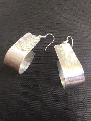 Pendientes artesanales plateados