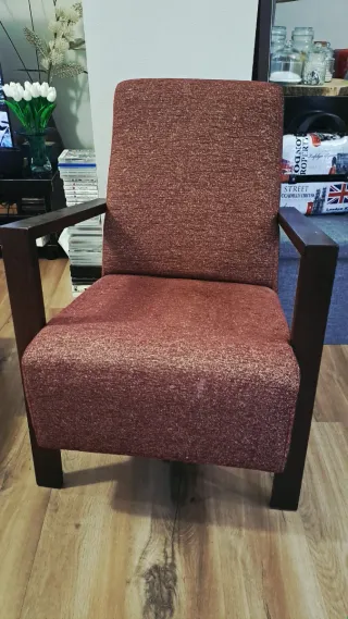 Sillón moderno tela y madera