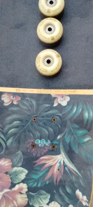 Skate Globe 8'25 + Ruedas Longboard + Herramienta