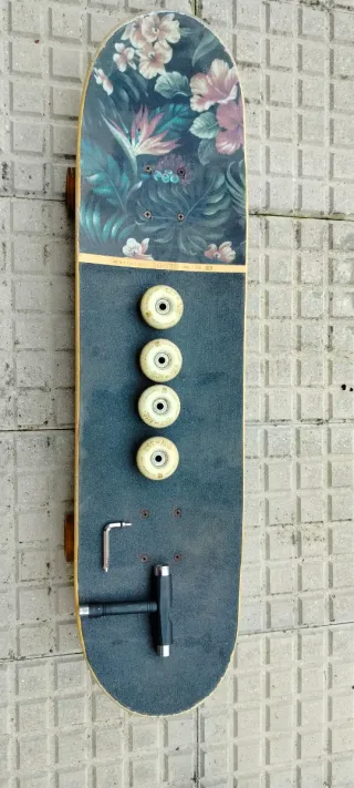 Skate Globe 8'25 + Ruedas Longboard + Herramienta