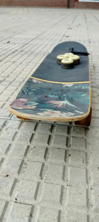 Skate Globe 8'25 + Ruedas Longboard + Herramienta