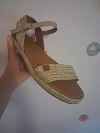 Sandalias POPA doradas num 40 + chanclas de regalo