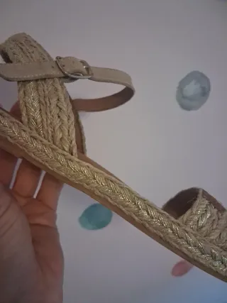 Sandalias POPA doradas num 40 + chanclas de regalo
