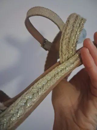 Sandalias POPA doradas num 40 + chanclas de regalo