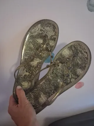 Sandalias POPA doradas num 40 + chanclas de regalo
