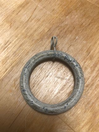 Barra de cortina metálica con accesorios