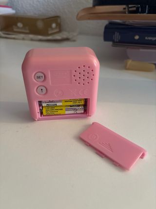 Reloj despertador rosa multifunción