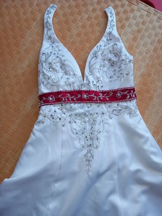 Vestido de Novia Blanco con Bordado