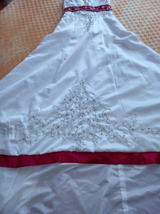 Vestido de Novia Blanco con Bordado