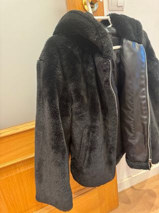 Abrigo pelo negro Zara