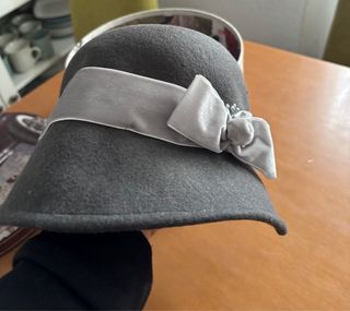 Sombrero gris hecho a mano