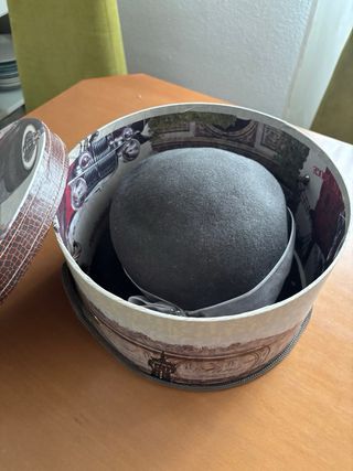 Sombrero gris hecho a mano