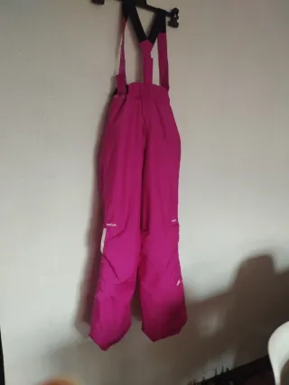 Pantalón de esquí fucsia con tirantes