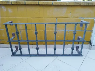 Reja de hierro para ventana 108x50