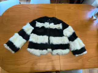 Abrigo fiesta rayas blanco y negro