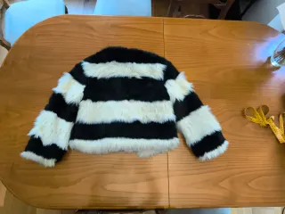 Abrigo fiesta rayas blanco y negro