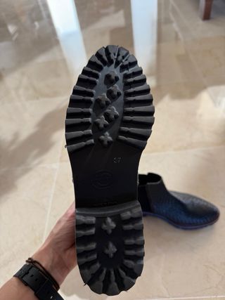 Botín de piel tejido