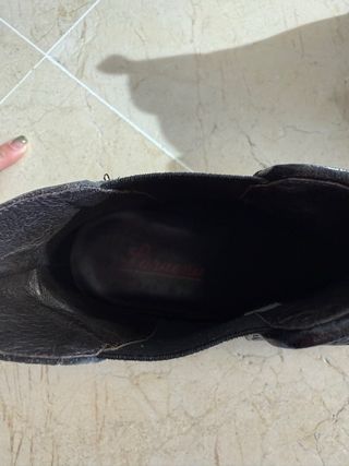 Botín de piel tejido