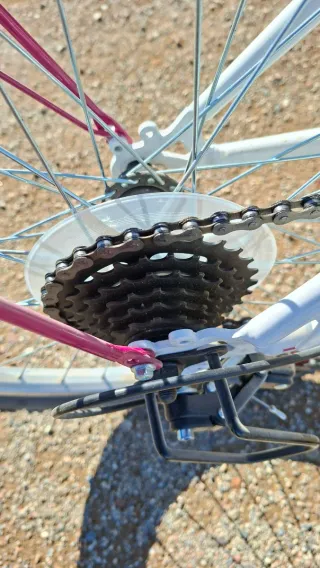 Bicicleta City niña 24" blanca y rosa