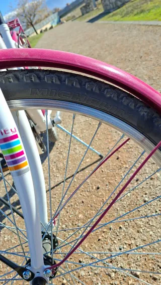 Bicicleta City niña 24" blanca y rosa