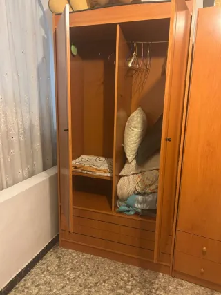 Armario ropero de madera