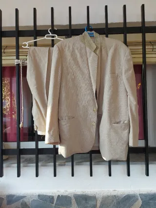 Traje de hombre beige