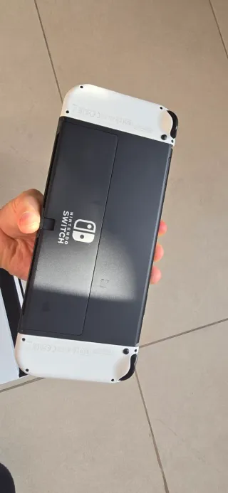 Nintendo Switch OLED Blanca y Negra