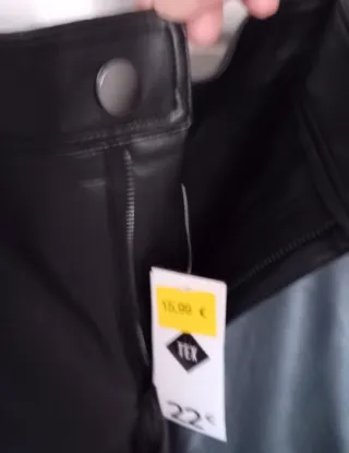 Pantalón negro  piel