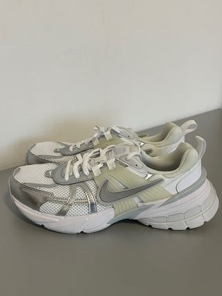 Nike Scarpe Taglia 42.5 Argento Bianco