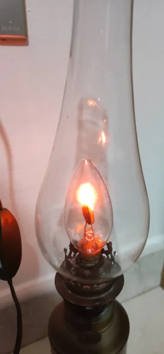 Lume antico a olio in ottone e vetro