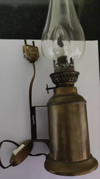 Lume antico a olio in ottone e vetro