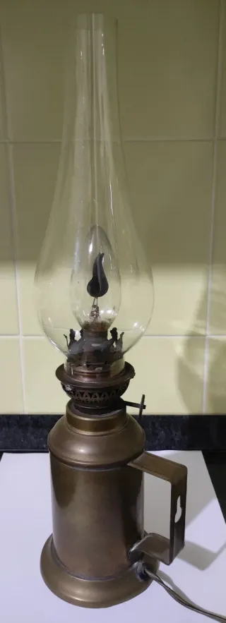 Lume antico a olio in ottone e vetro