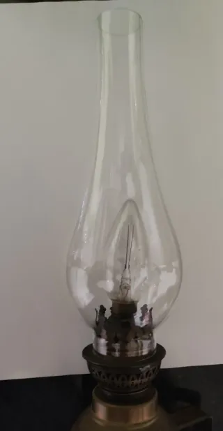 Lume antico a olio in ottone e vetro