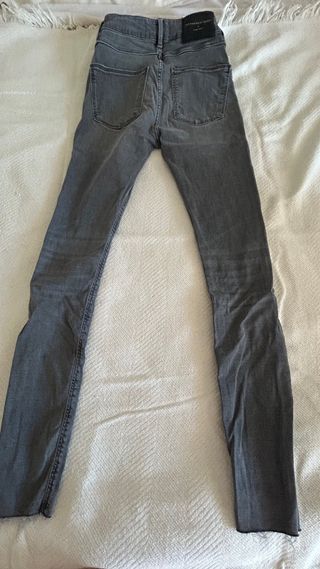 Zara Jeans Gris Tiro alto Talla 34