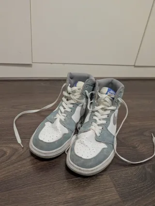 Air Jordan 1 Retro High OG Hyper Royal 43